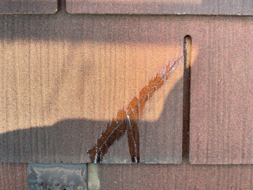 屋根ひび割れ補修