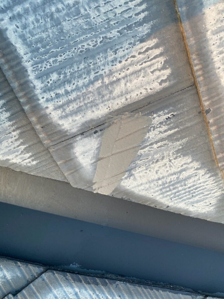 屋根ヒビ割れ補修