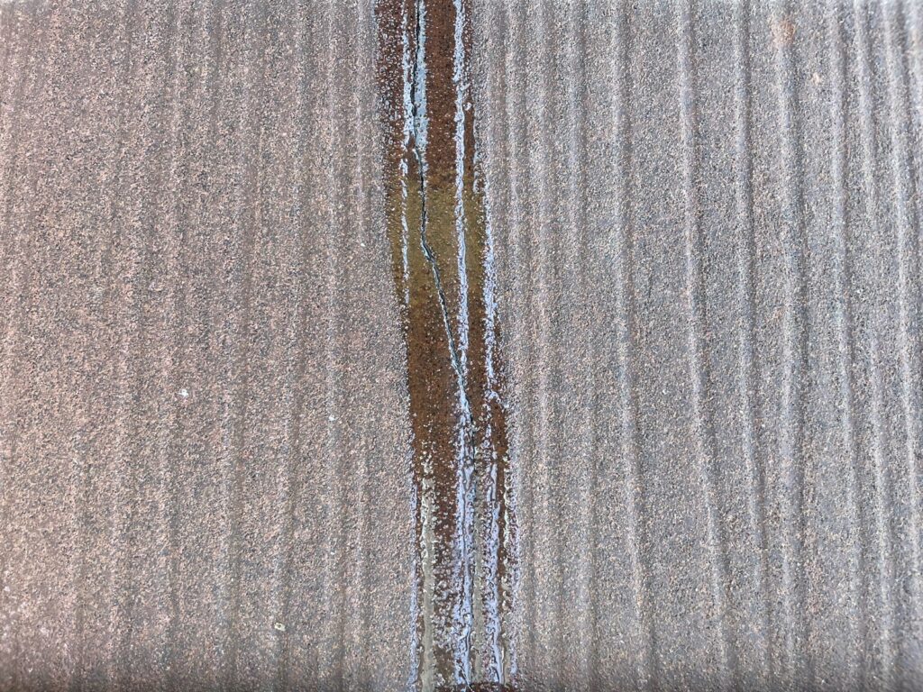 屋根ひび割れ補修