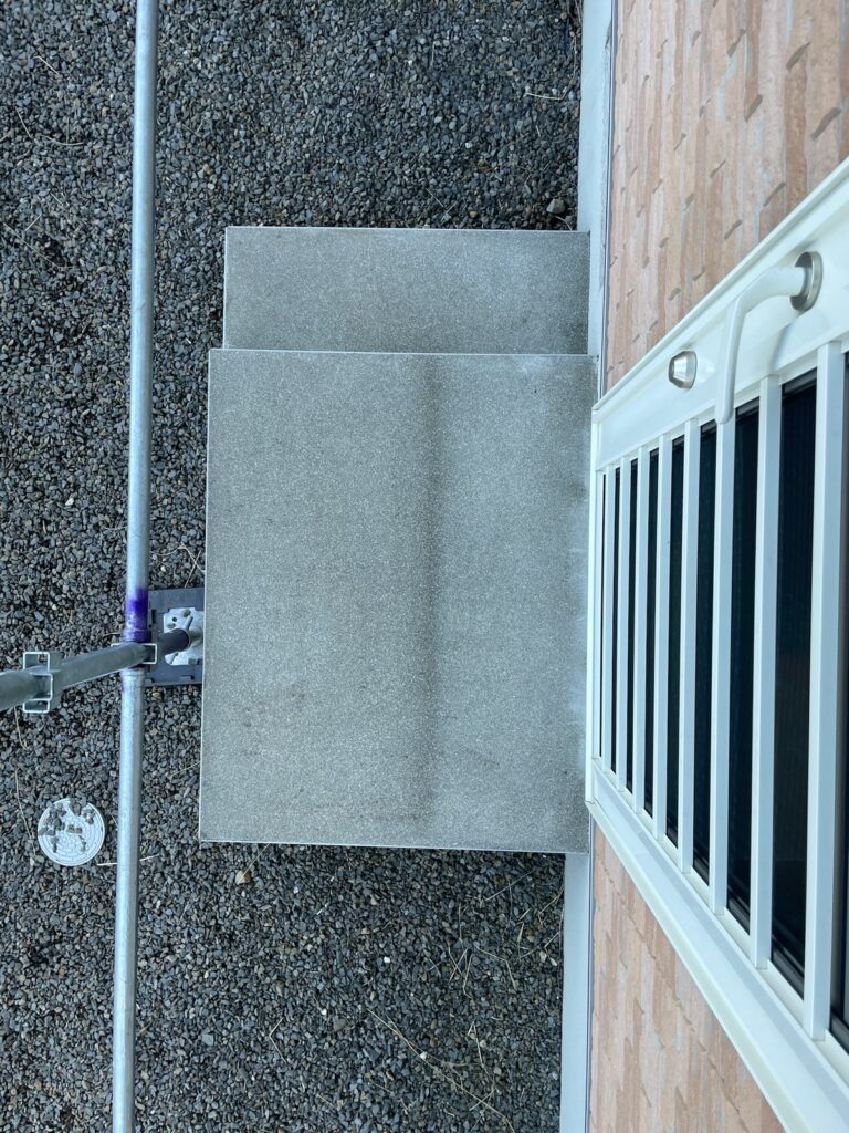 土間洗浄<br />
（弊社では基本的にサービスで付帯の洗浄を行っております。）