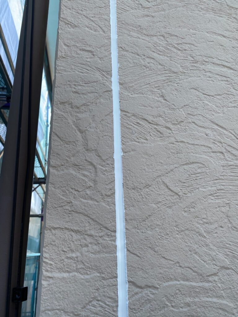 コーキング打ち込み<br />
コーキングならし