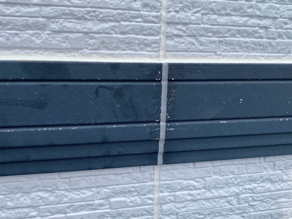 幕板繋ぎ目コーキング<br />
