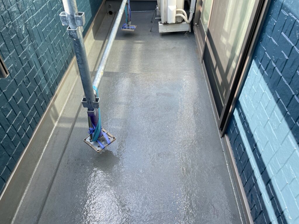 ベランダプライマー塗布