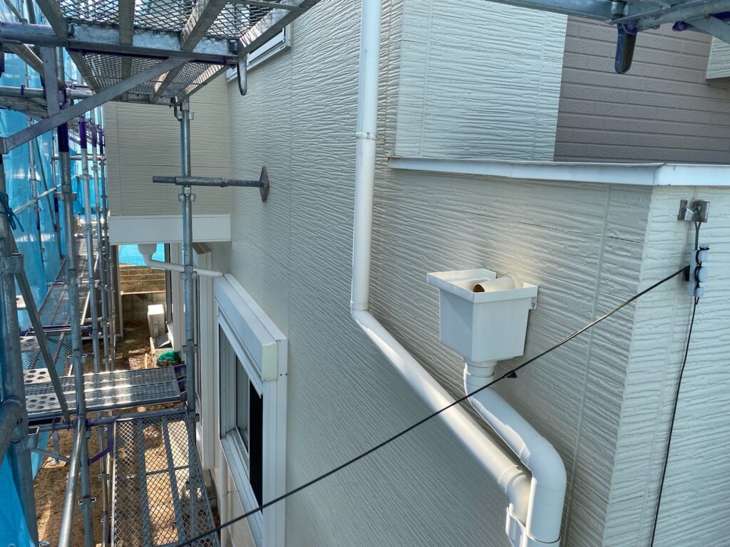 外壁洗浄<br />
（今回外壁は塗装しませんがサービスで外壁の洗浄も行いました。）