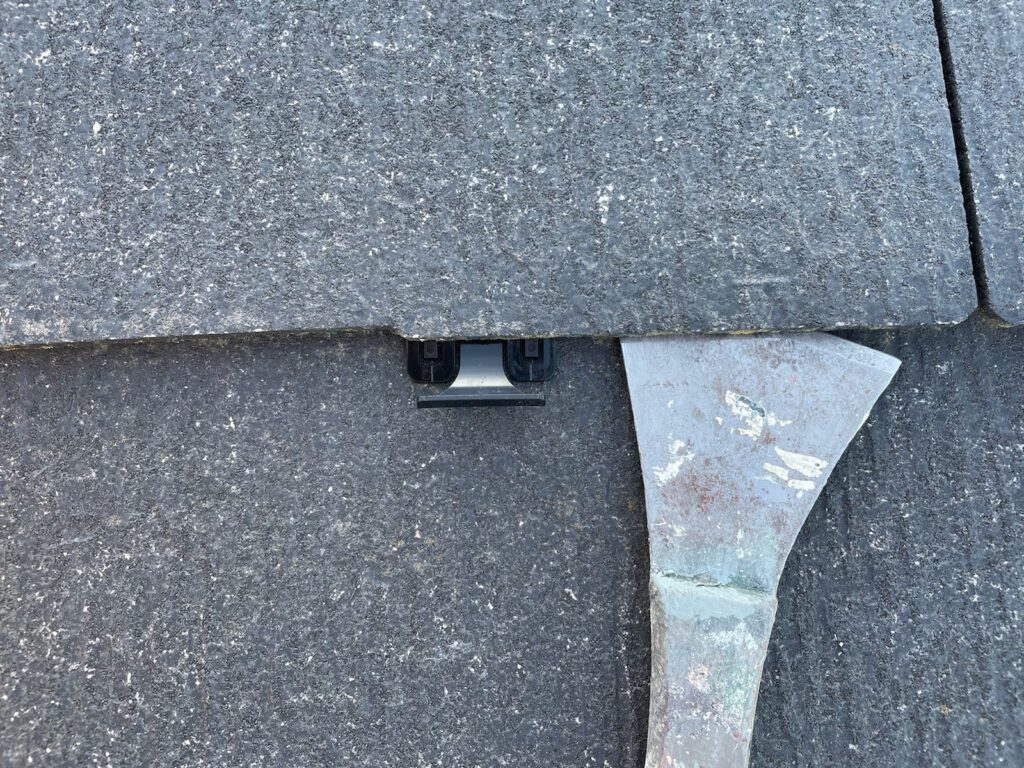 タスペーサー01挿入<br />
（※雨漏れ防止の為）