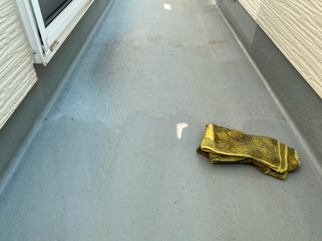 アセトン拭き<br />
（油分を取るためアセトンで拭きました。）