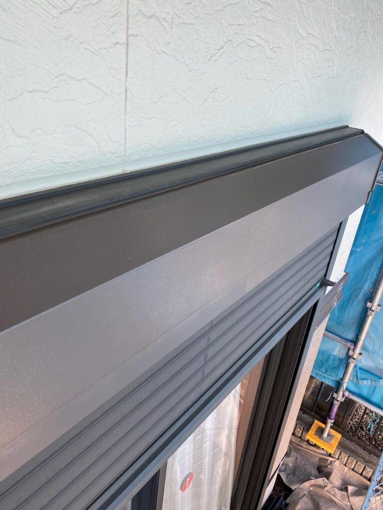 シャッターBOX上塗り