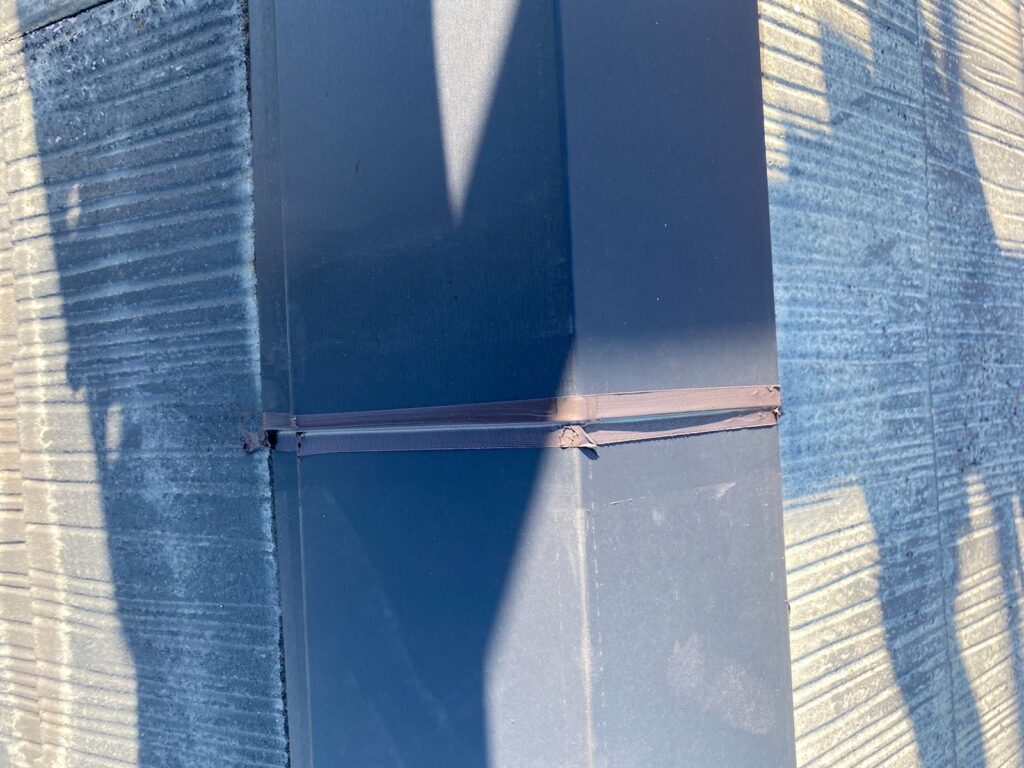 棟板金繋ぎ目コーキング処理