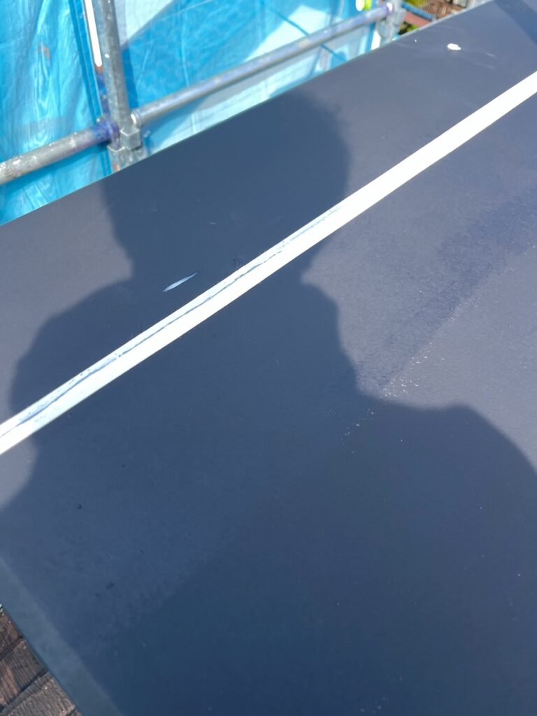 霧除けコーキング打ち込み<br />
（雨が入りそうな箇所は防水処理をします。）