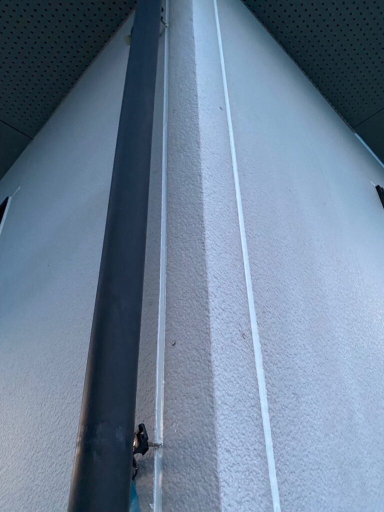 コーキング打ち込み<br />
コーキングならし