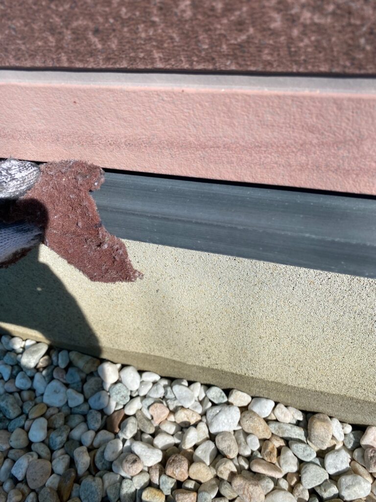 水切りケレン<br />
（塗装する前の下地調整です。）