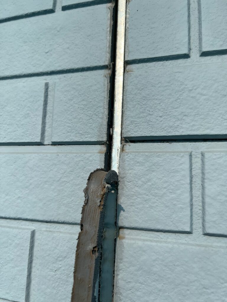 既存コーキング撤去