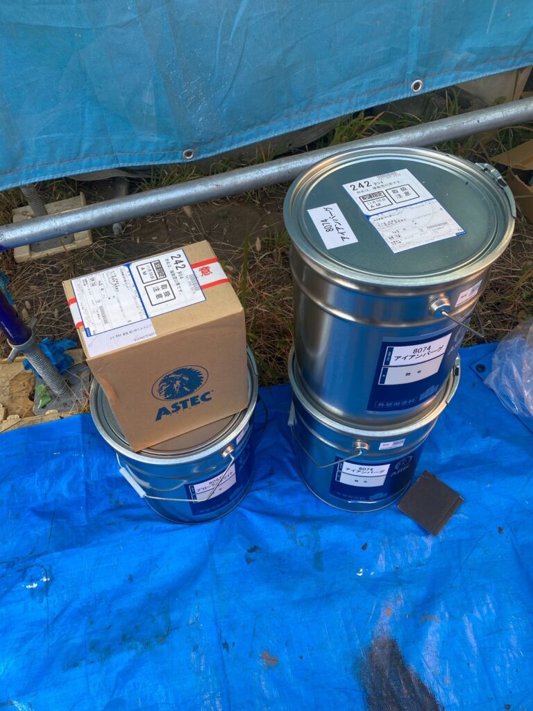 使用材料<br />
←外壁上塗り材料