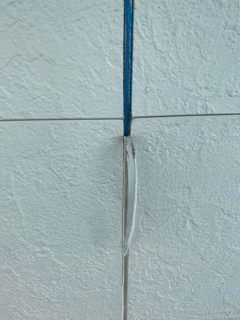 既存コーキング撤去