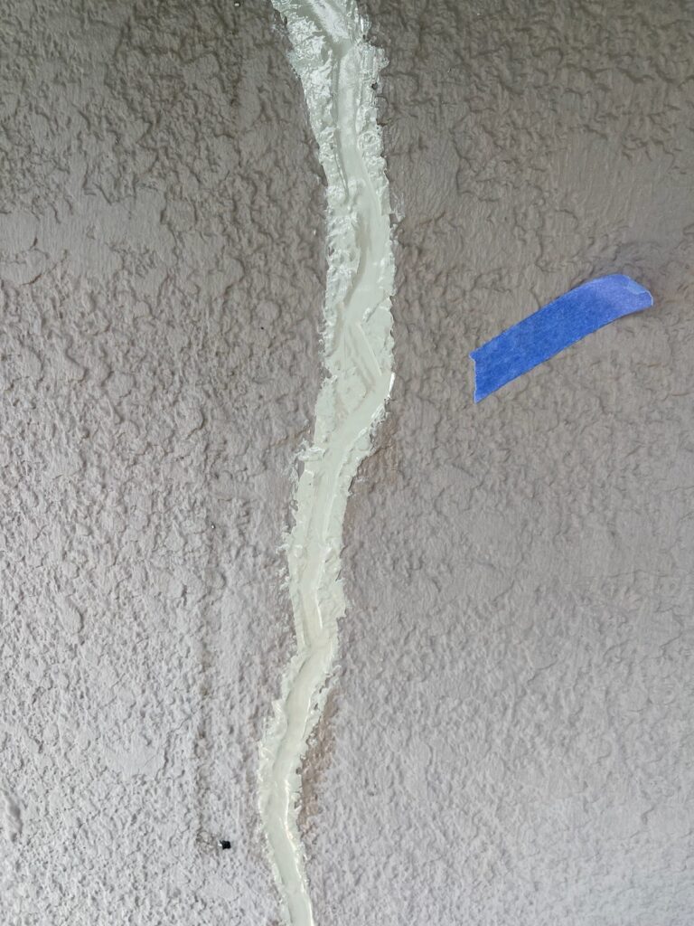 外壁ひび割れ補修