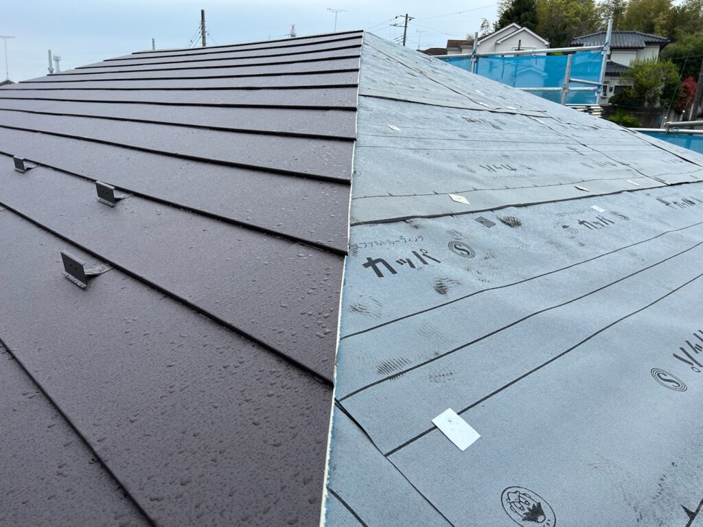 屋根本体取り付け<br />
（ガルバリウム鋼板）