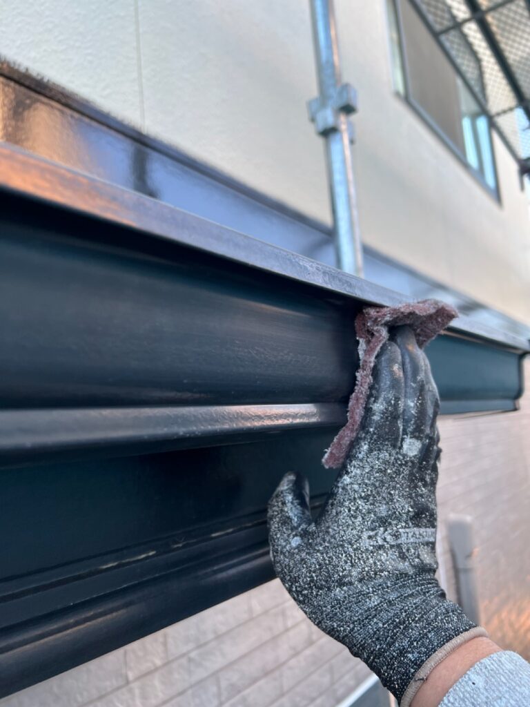 雨樋・鼻隠しケレン<br />
（下地調整）