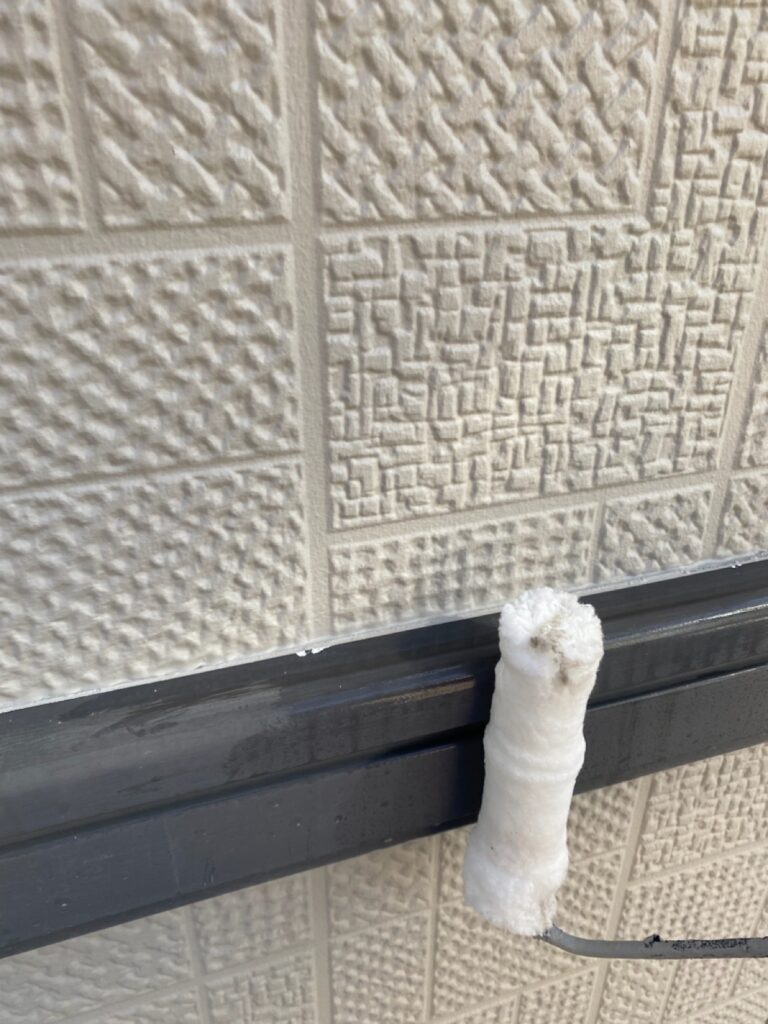 幕板下塗り<br />
（専用のプライマーを使用しました。）