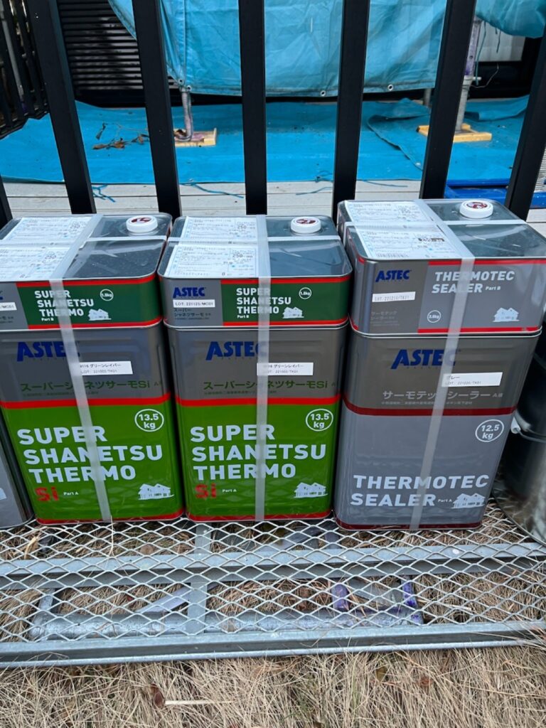 使用材料<br />
←下塗り・上塗り材料