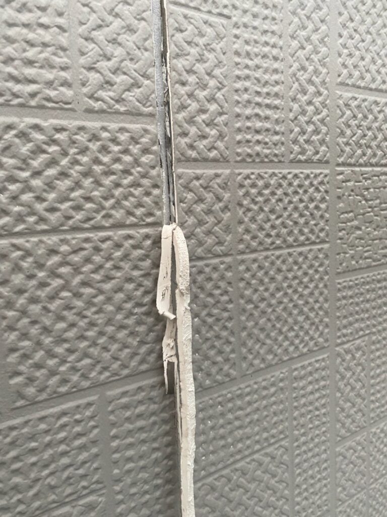 既存コーキング撤去