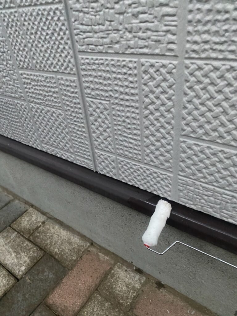 水切り下塗り<br />
（専用のプライマーを使用しました。）