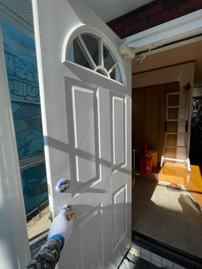玄関ドア上塗り（完了）