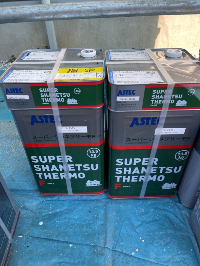 使用塗料<br />
←屋根上塗り材料<br />
（遮熱用塗料）