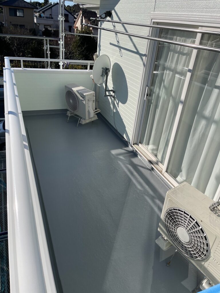 ベランダ床トップコート塗布（完了）