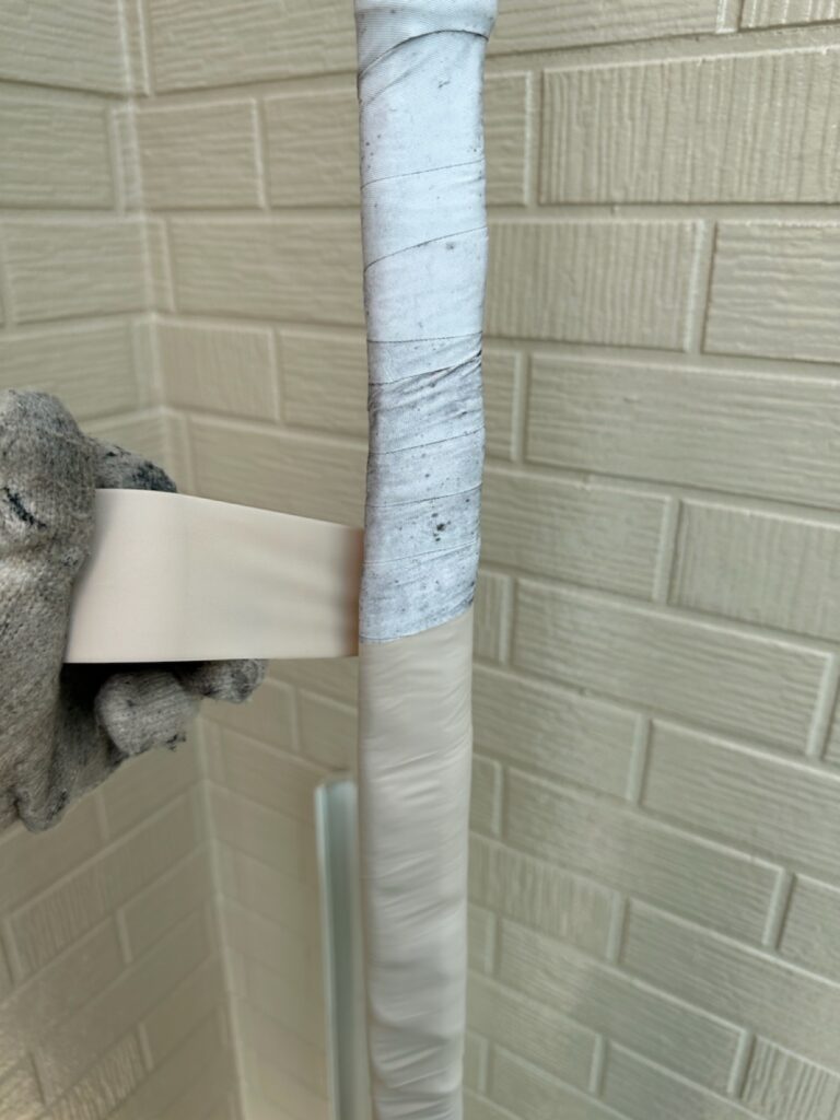 エアコンホース巻き（弊社はサービスでエアコンホースの巻き直しを行っております。）