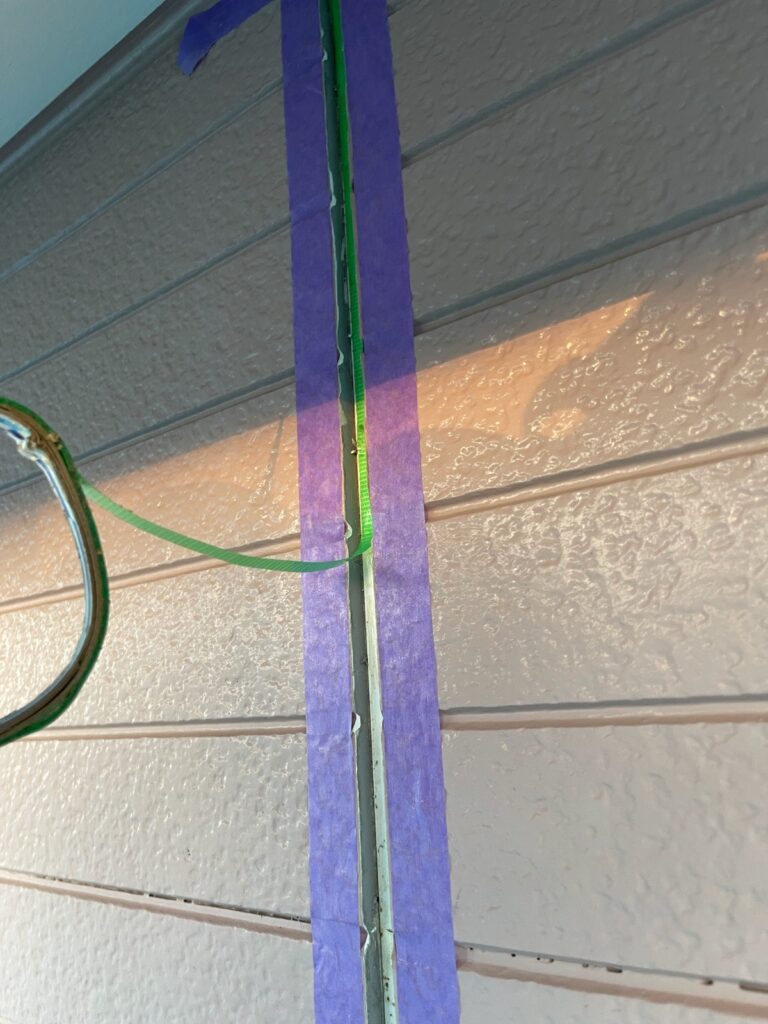 ボンドブレーカーを貼り<br />
（三面接着にならないようにボンドブレーカーを貼りました。とても重要な工程です。）