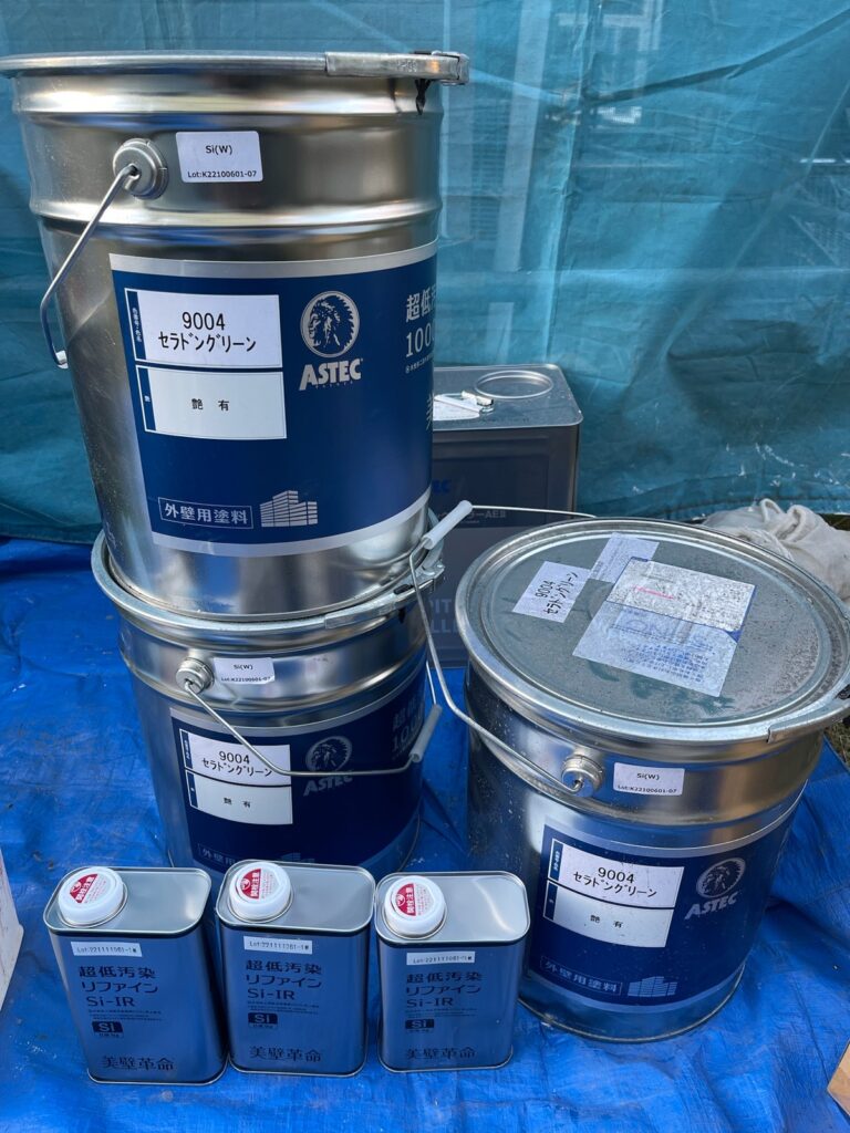 使用材料<br />
←外壁上塗り材料