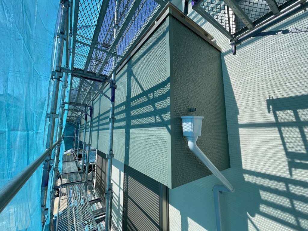 外壁上塗り完了<br />
（ミストグリーン）