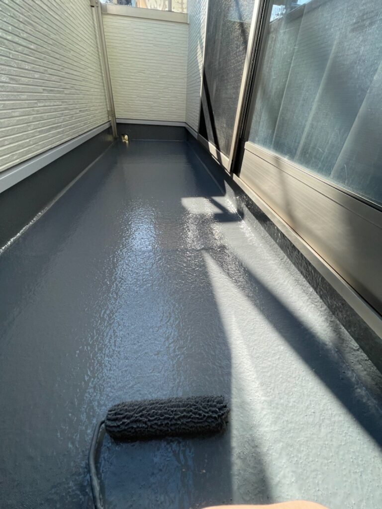 ベランダ床トップコート塗布（２回目）