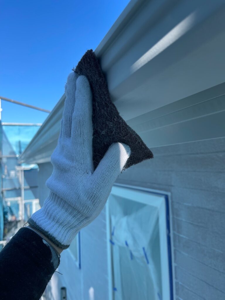 雨樋・鼻隠し/ケレン<br />
（下地調整）