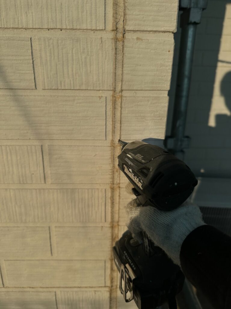 既存コーキング撤去