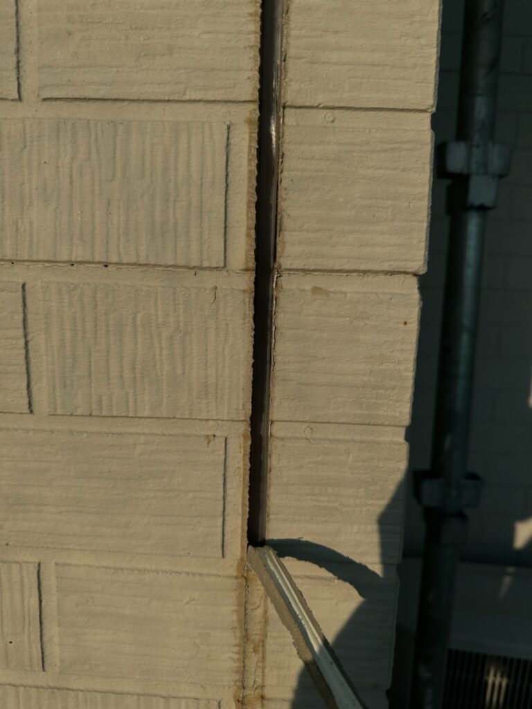 既存コーキング撤去