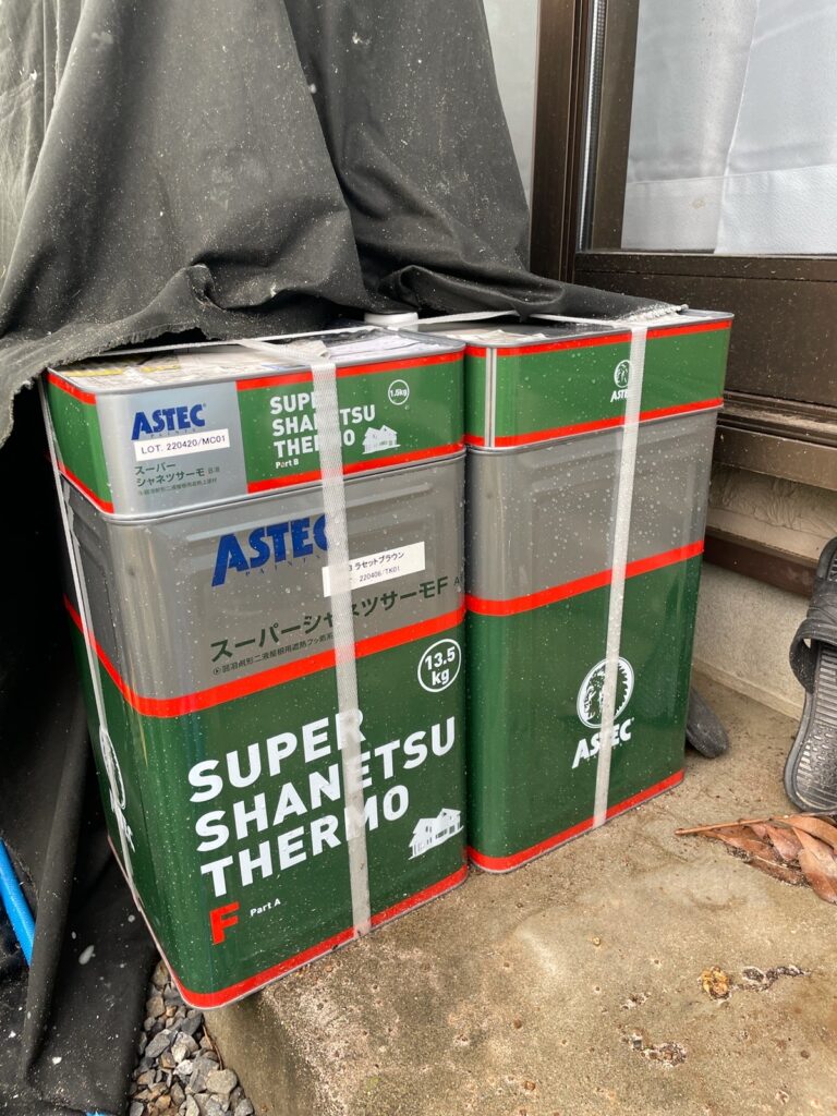 使用塗料<br />
←屋根上塗り材料