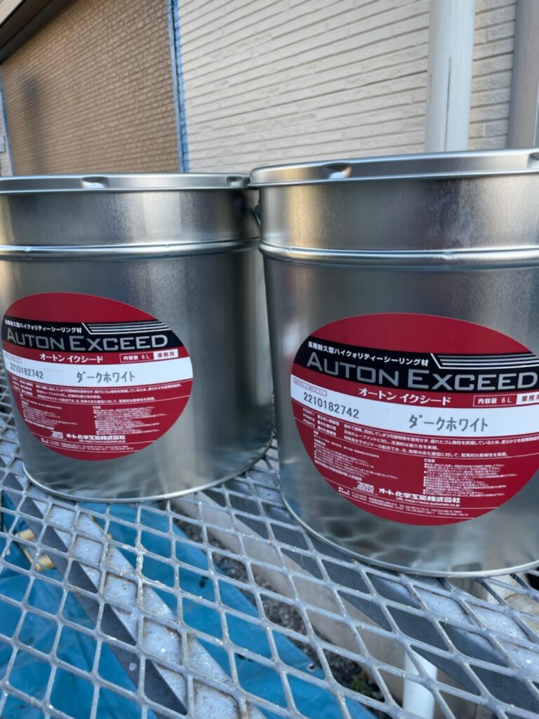 使用塗料<br />
←コーキング材料