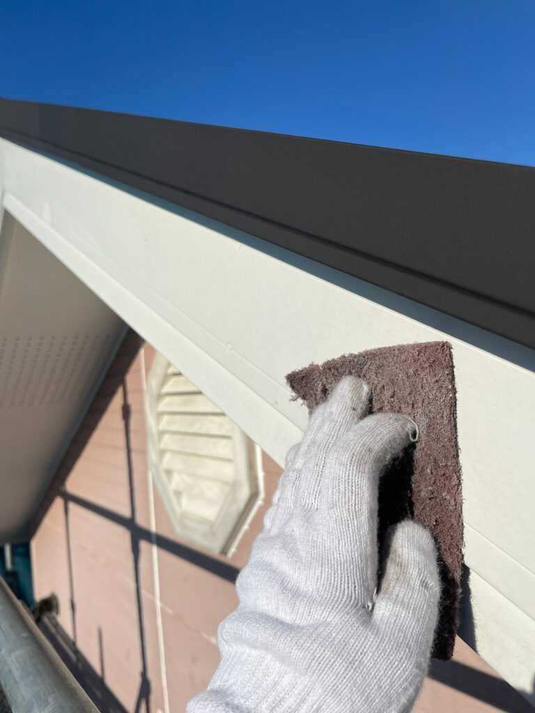 破風板ケレン<br />
（下地調整）