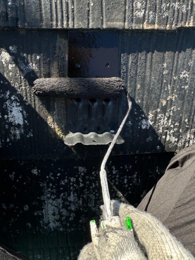 雪止めさび止め<br />
（鉄部にはさび止めを塗ります。）