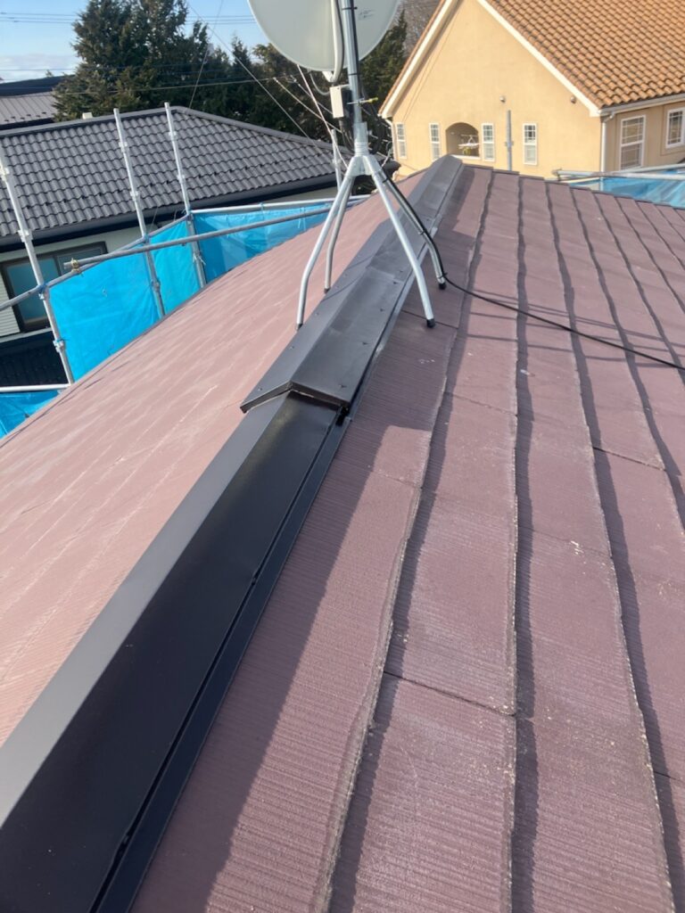 屋根の鉄部さび止め塗布