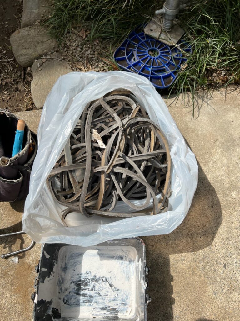 既存コーキング撤去後