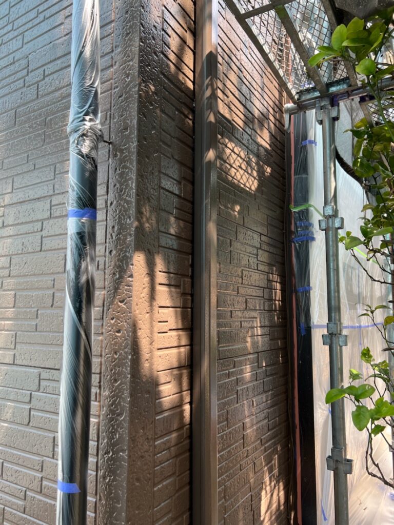 外壁中塗り完了（アイアンバーグ）