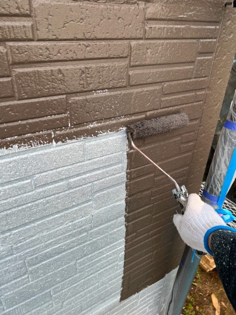 外壁中塗り（アイアンバーグ）