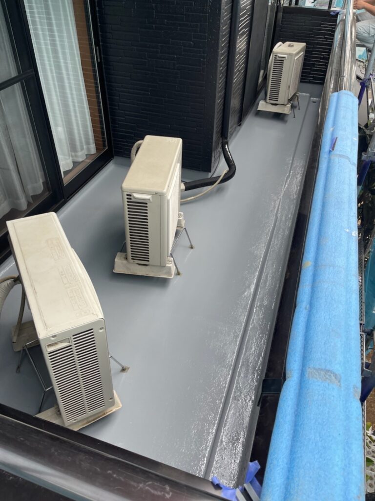 ベランダ床トップコート塗布（完了）