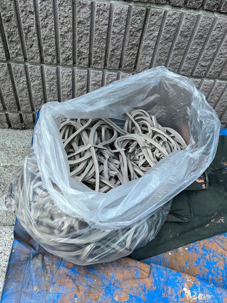 既存コーキング撤去