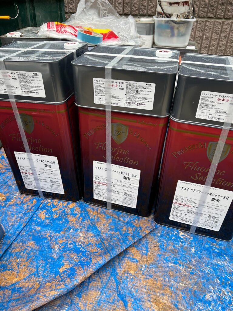 使用材料<br />
←外壁上塗り材料