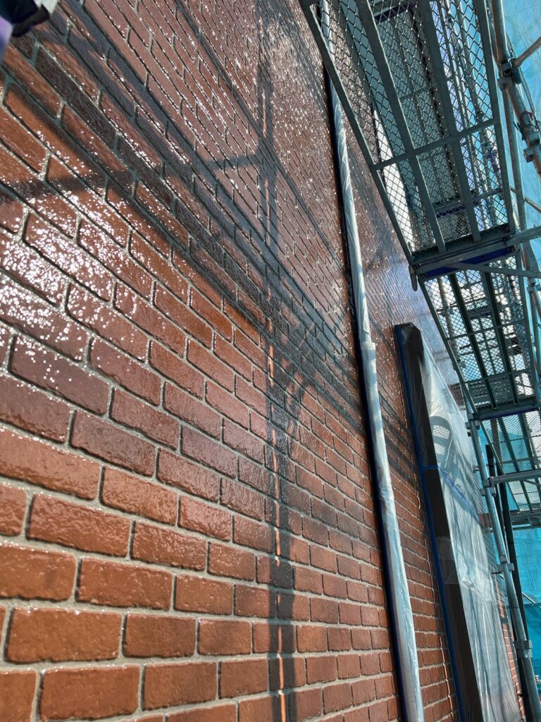 クリヤー塗装２回目完了<br />
（クリヤー塗料は一般的な塗料と違い２回塗りがメーカーが決めた塗り回数になります。）