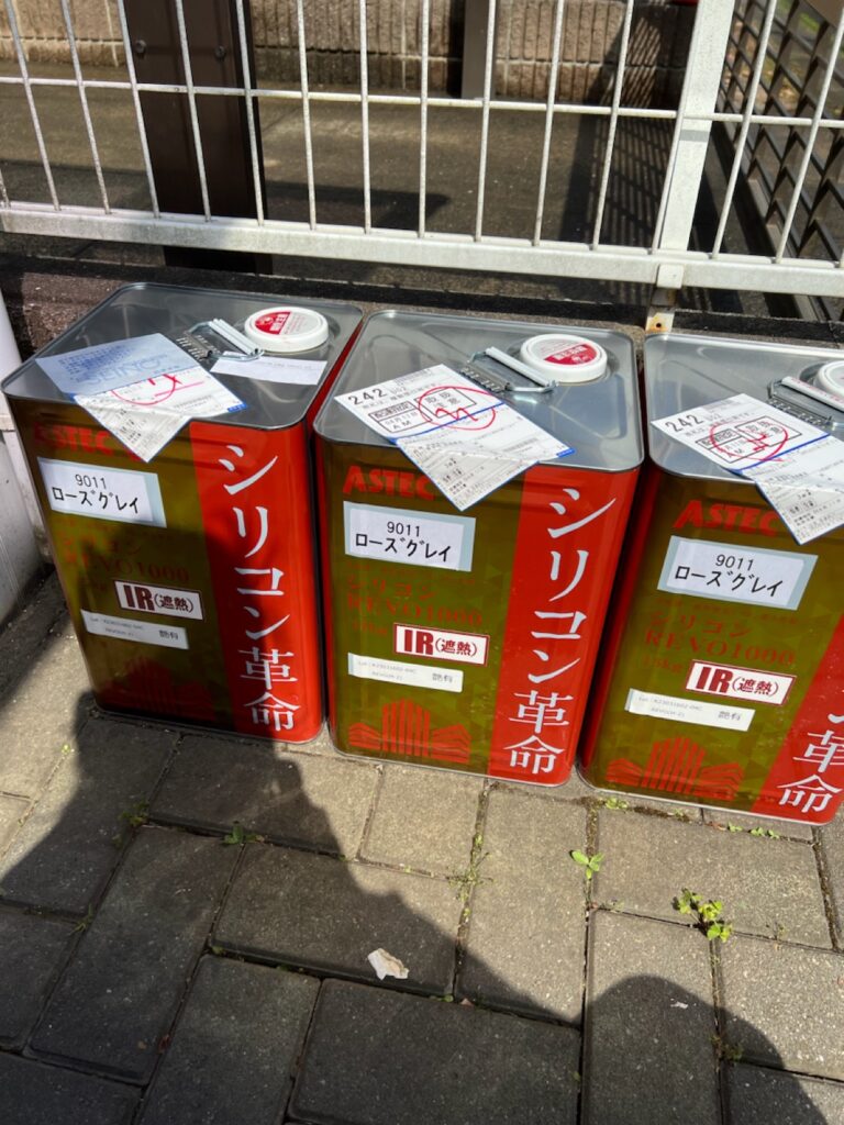 使用材料<br />
←外壁上塗り材料