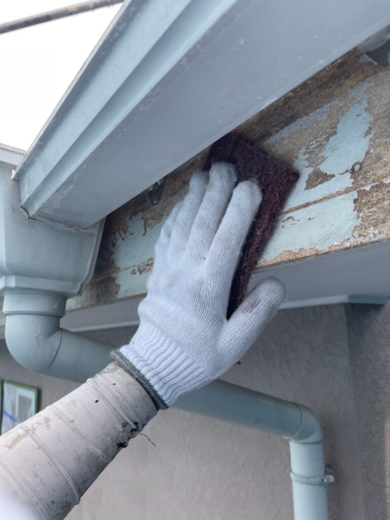 鼻隠しケレン<br />
（下地調整）